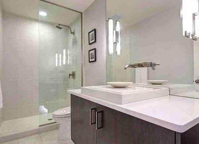 衛生間用玻璃隔斷 美觀實用與施工指南